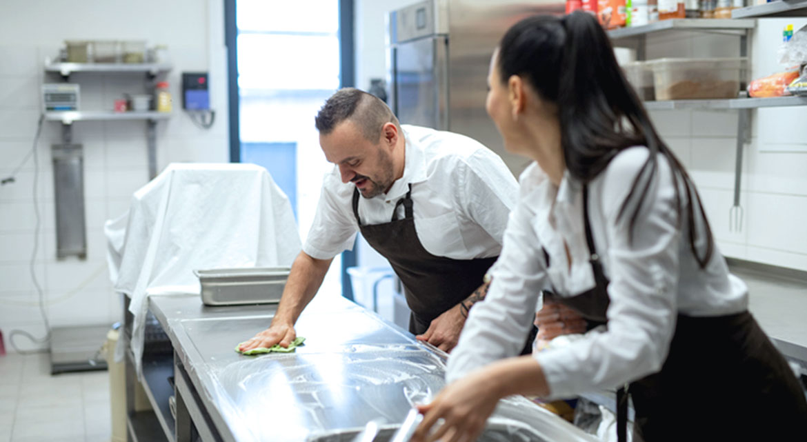 How to Hire the Right Kitchen Porter: 7 Tips for Hotels